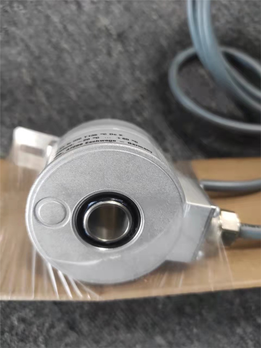 BAUMER 	aBMSH 58S 1N24B12/00B2D